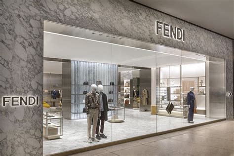 Por dentro da nova loja luxuosa da Fendi em São Paulo.